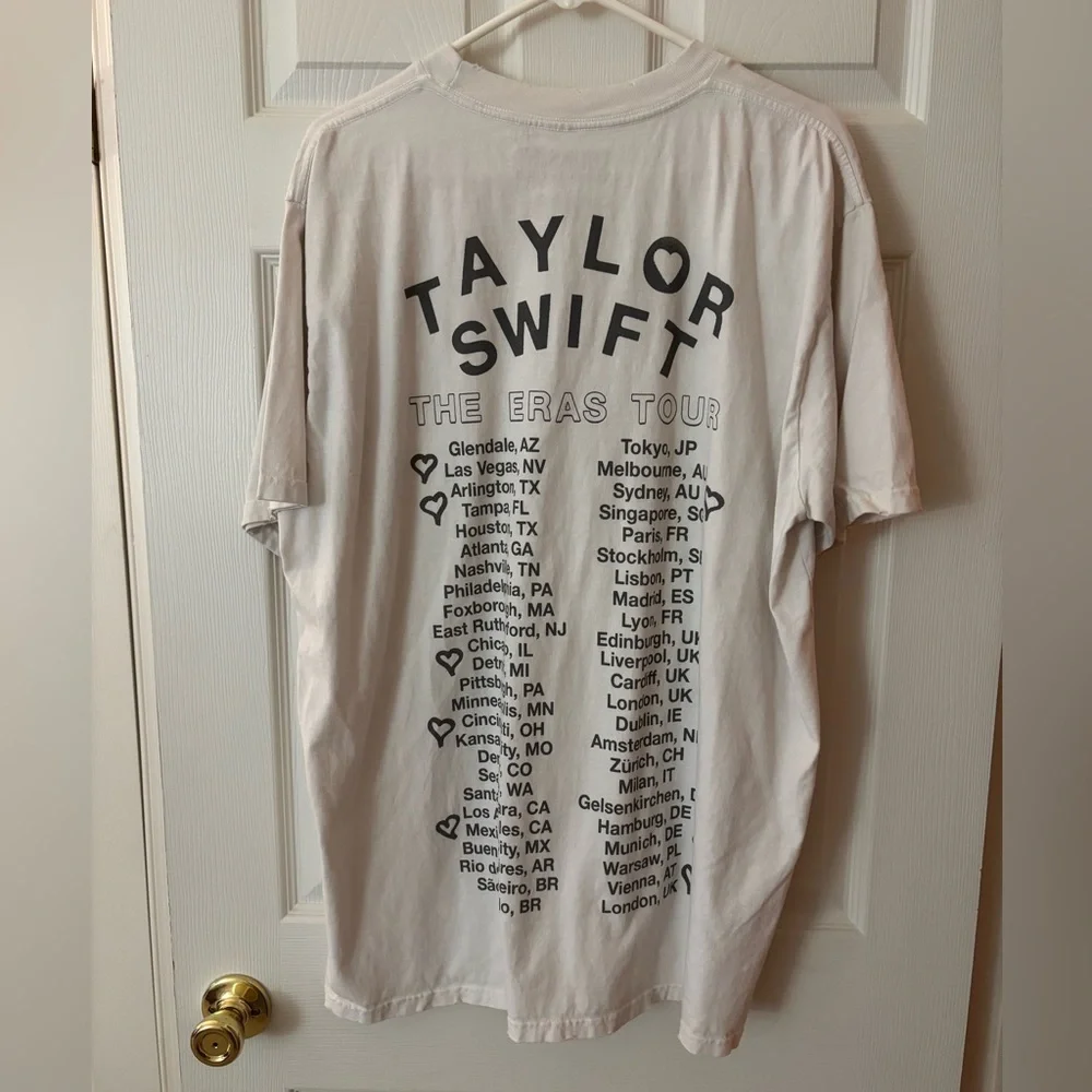 Taylor Swift The Eras Tour Distressed Oversized T-Shirt White & Gray Size XL - Picture 3 of 4